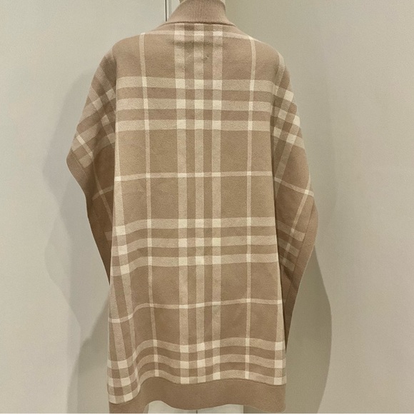 BURBERRY CARLY SOFT FAWN COLOR CHECK CASHMERE-BLEND CAPE - Picture 4 of 8